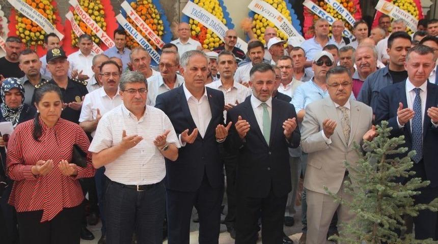 Protokol &Uuml;yeleri Ak Parti Bilecik Merkez İl&ccedil;e Başkanının İşyeri A&ccedil;ılışında Buluştu