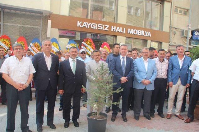 Protokol Üyeleri Ak Parti Bilecik Merkez İlçe Başkanının İşyeri Açılışında Buluştu