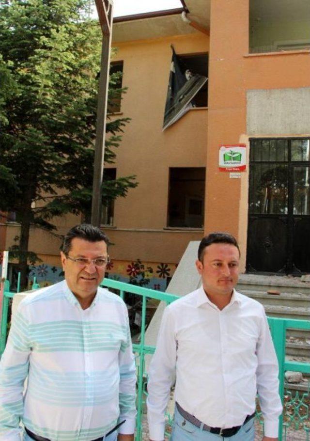 Chp'li Vekil, Milli Eğitim Müdürü'nün Makamını Bastı