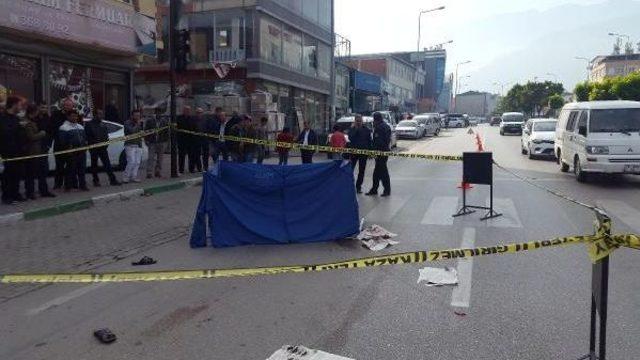 Kendisini Kamyonun Altına Atan Suriyeli &Ouml;ld&uuml; 1