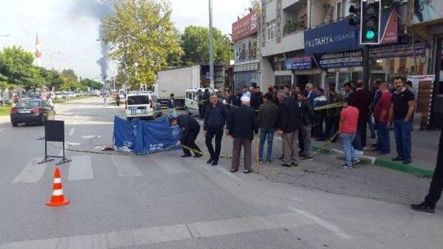 Kendisini Kamyonun Altına Atan Suriyeli &Ouml;ld&uuml; 2