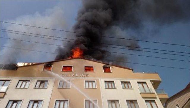 Yangına Müdahale Eden Itfaiye Eri Dumandan Etkilendi