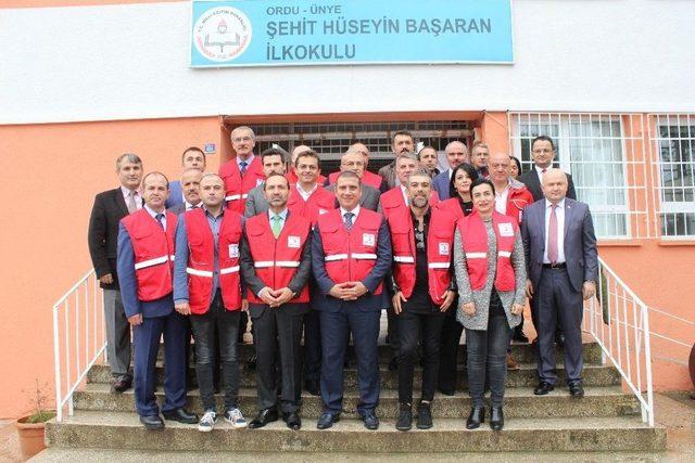 Ünlü Modacıdan Kızılay’ın Yardım Kampanyasına Destek