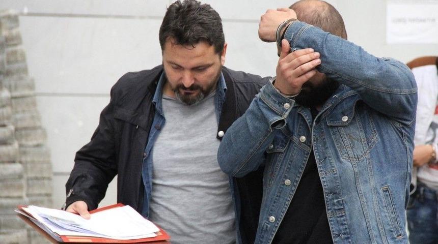 Yolcu Otob&uuml;s&uuml;nden İnerken Uyuşturucu Hapla Yakalandı