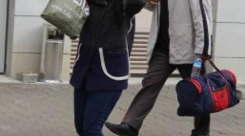 Fet&ouml;&rsquo;den G&ouml;zaltına Alınan 2 Polis Adliyeye Sevk Edildi
