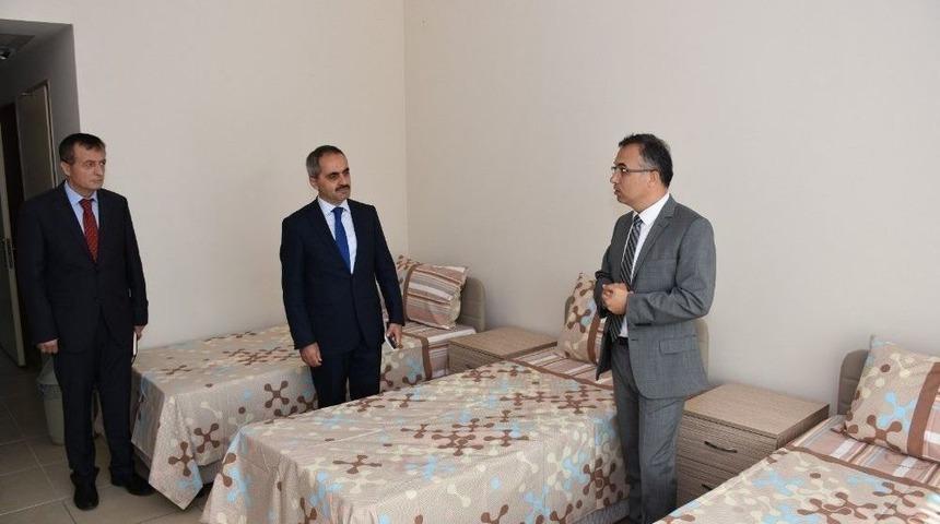 Vali &Ccedil;eber, Kyk&rsquo;ya Ait Yurtlarda İncelemelerde Bulundu