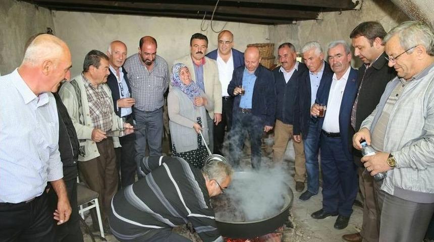 Başkan &Ccedil;olakbayrakdar, "mahallelerin K&uuml;lt&uuml;rlerini Korumaya Gayret Ediyoruz"
