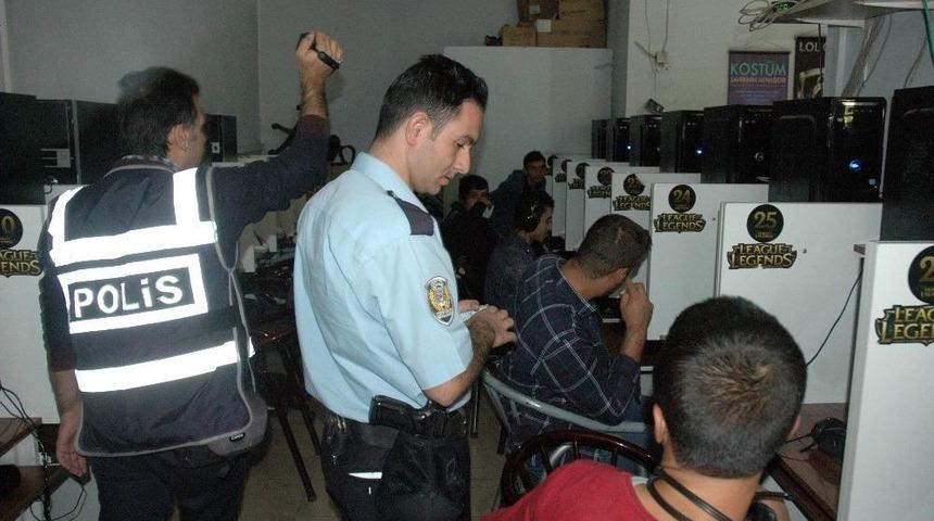 Okul &Ouml;nleri Ve İnternet Kafelere Sıkı Denetim