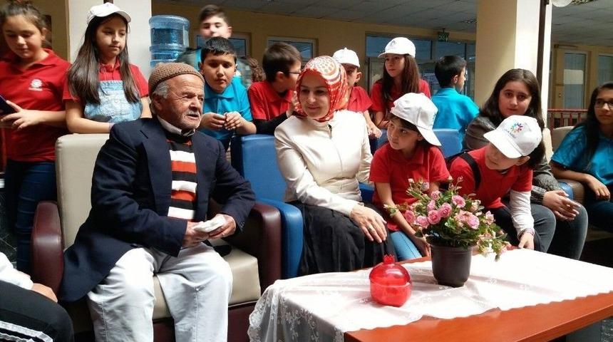 Fatma &Ccedil;olakbayrakdar, &Ccedil;ocuk Kul&uuml;b&uuml; &Uuml;yeleri İle Birlikte Huzurevini Ziyaret Etti