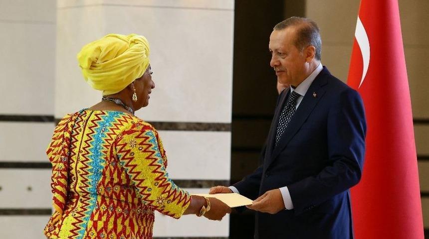 Cumhurbaşkanı Erdoğan, Gana B&uuml;y&uuml;kel&ccedil;isi Mancell-egala&rsquo;yı Kabul Etti