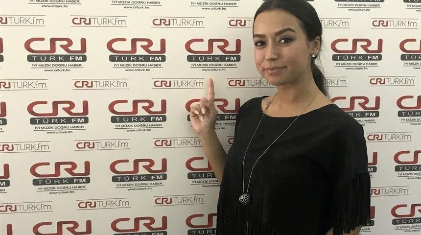 Tuğba Yurt: &ldquo;şarkı S&ouml;ylemekten Bihaber İnsanlar G&ouml;z &Ouml;n&uuml;ne Sokuluyor&rdquo;