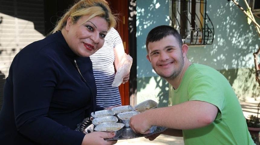 Engellilere Aşure İkramı