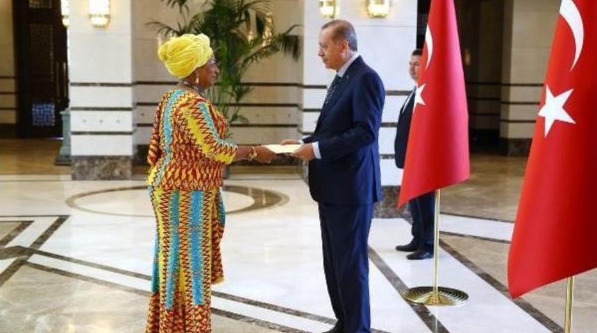 Cumhurbaşkanı Erdoğan'a Gana B&uuml;y&uuml;kel&ccedil;isi'nden G&uuml;ven Mektubu