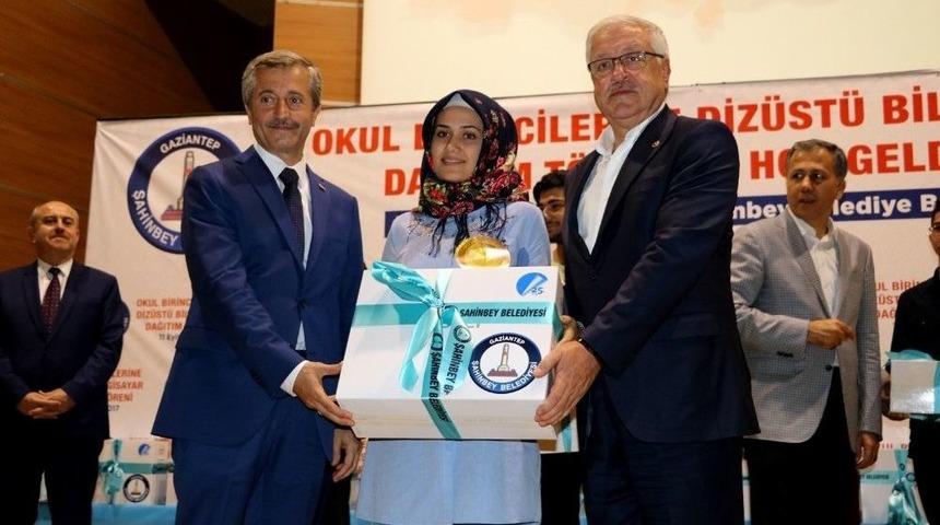 Okul Birincisi 155 &Ouml;ğrenciye Bilgisayar