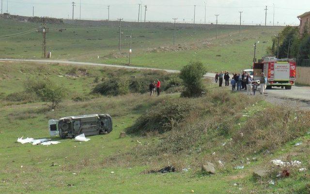 Virajı Alamayan Araç Tarlaya Uçtu: 1 Yaralı