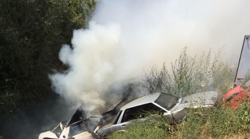 Otlardan &Ccedil;ıkan Yangın Otoparka Sı&ccedil;radı