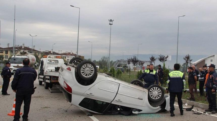 Otomobil Takla Attı: 2 Yaralı