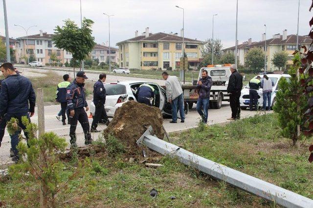 Otomobil Takla Attı: 2 Yaralı 1