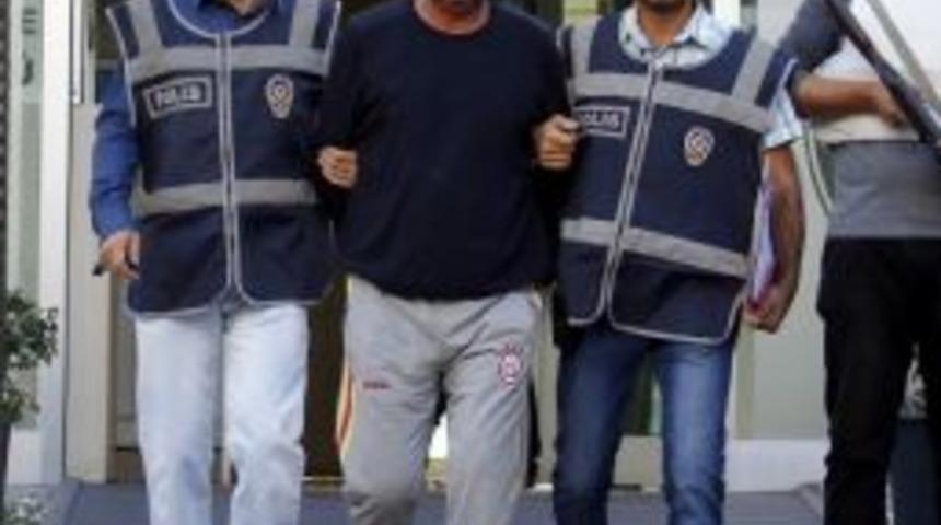 Cinnet Getirip Karısı Ve Kızını &Ouml;ld&uuml;ren Baba Tutuklandı