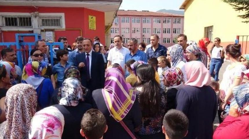 Ortaokul &Ouml;ğrencilerinin Liseye Taşınma Kararına Velilerden Tepki