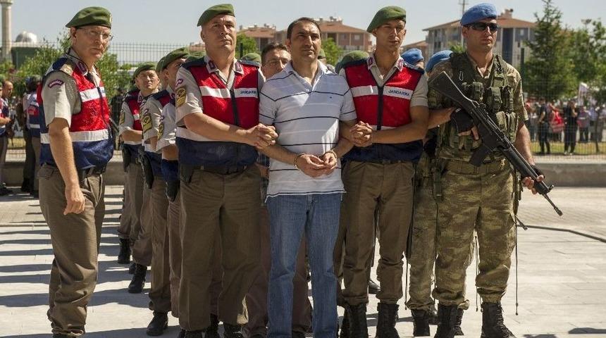 &Ouml;zel Harekatı Bombalayarak 50 Polisi Şehit Eden Pilot Hakim Karşısında