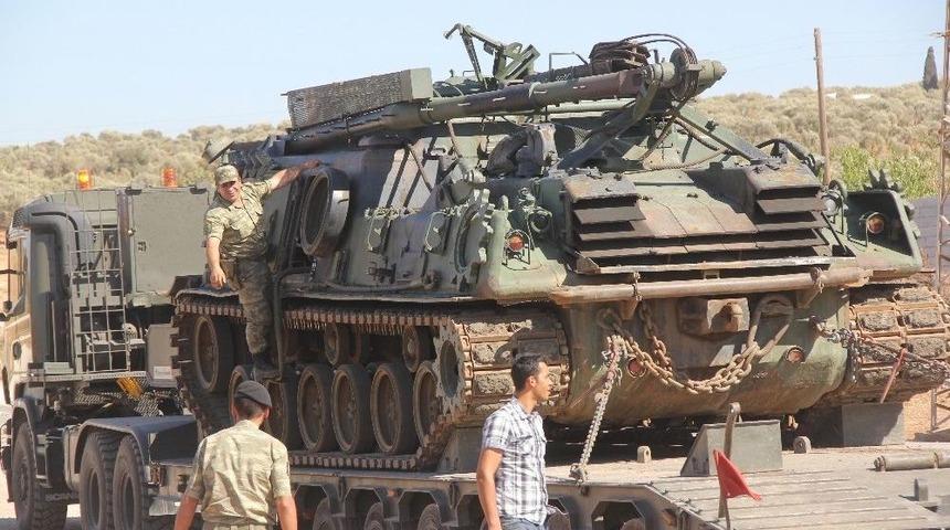 Suriye Sınırına Tank Sevkiyatı S&uuml;r&uuml;yor