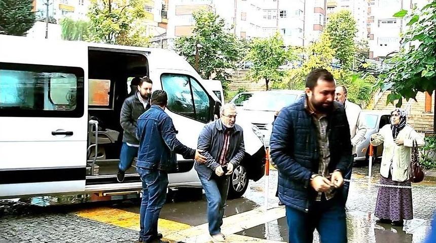 Fet&ouml;&rsquo;c&uuml; Askerler Adliyeye Ağlayarak Girdi