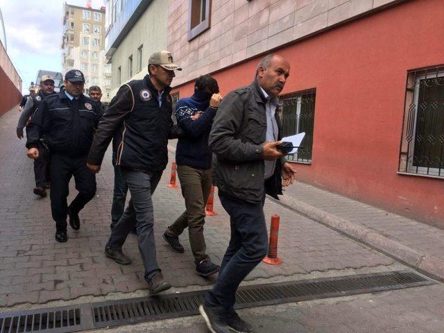 Bylock Zanlısından Muhabirlere &Ccedil;irkin Hareket 2