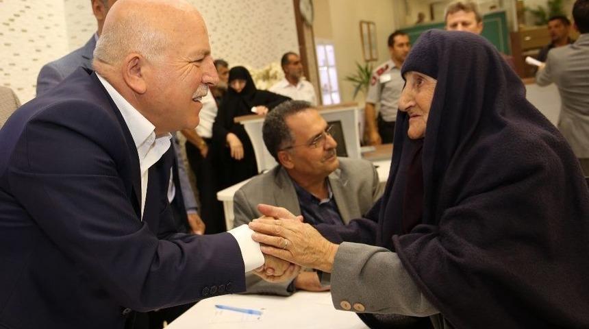 Başkan Sekmen Beyaz Masa&rsquo;da Vatandaşların Sorunlarını Dinliyor