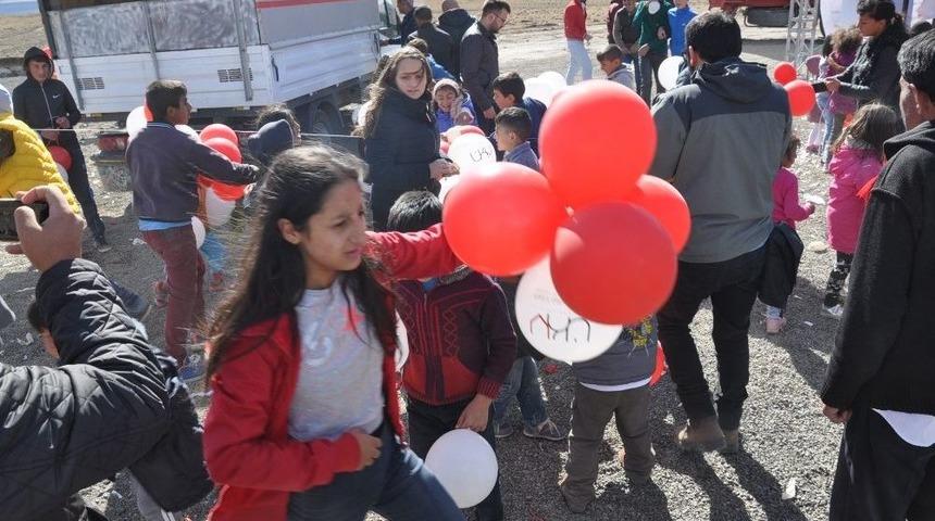 &Ccedil;ocukların Balon Kapma Yarışı İzdihama Neden Oldu