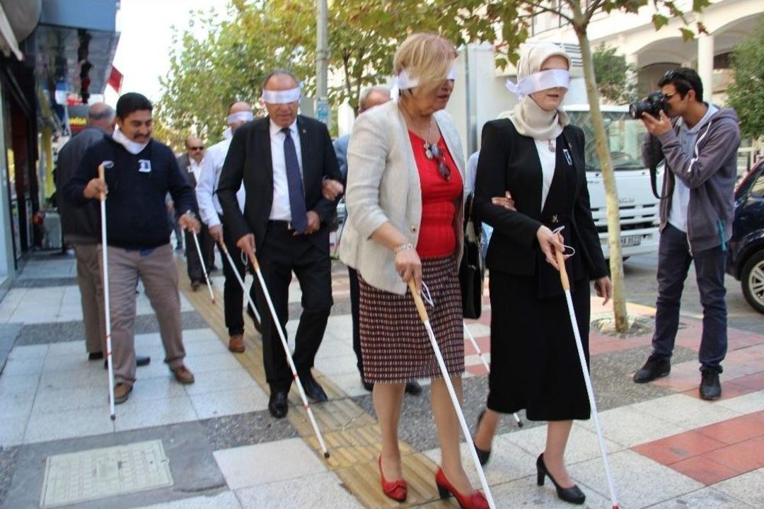 Akıllı Baston G&ouml;zleri Olacak