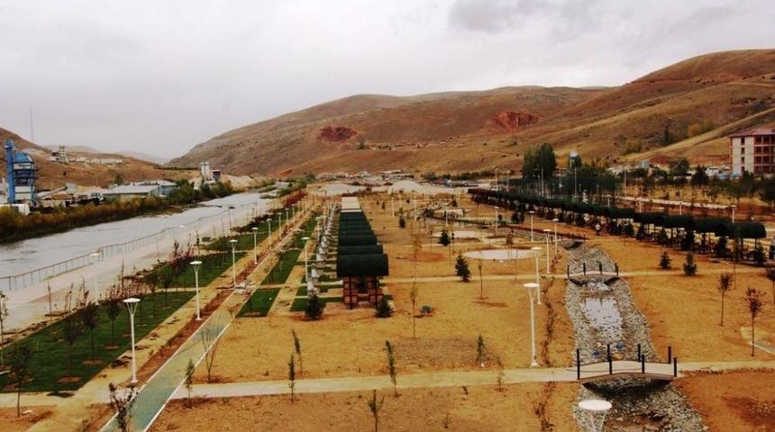 Bayburt Park Ve Bah&ccedil;elerinde Yoğun Mesai