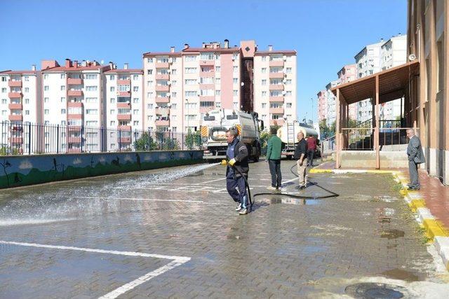 Okul Bahçelerinin Temizliği Yakutiye Belediyesi’nden