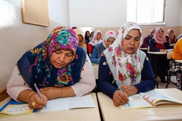 Şehitkamil’deki Okuma-yazma Seferberliği Sürüyor