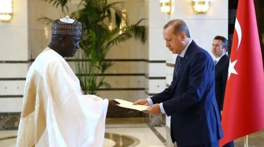Cumhurbaşkanı Erdoğan'a Nijerya B&uuml;y&uuml;kel&ccedil;isi'nden G&uuml;ven Mektubu