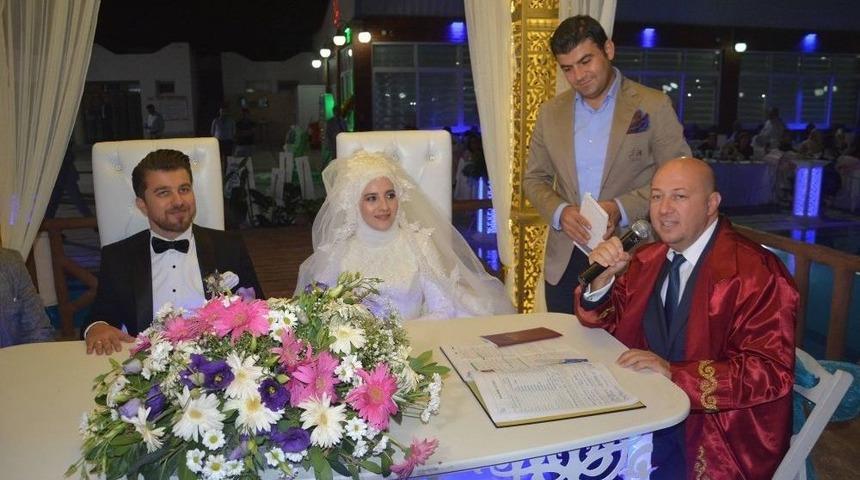 Dokur Ve Bahar Ailelerinin Mutlu G&uuml;n&uuml;