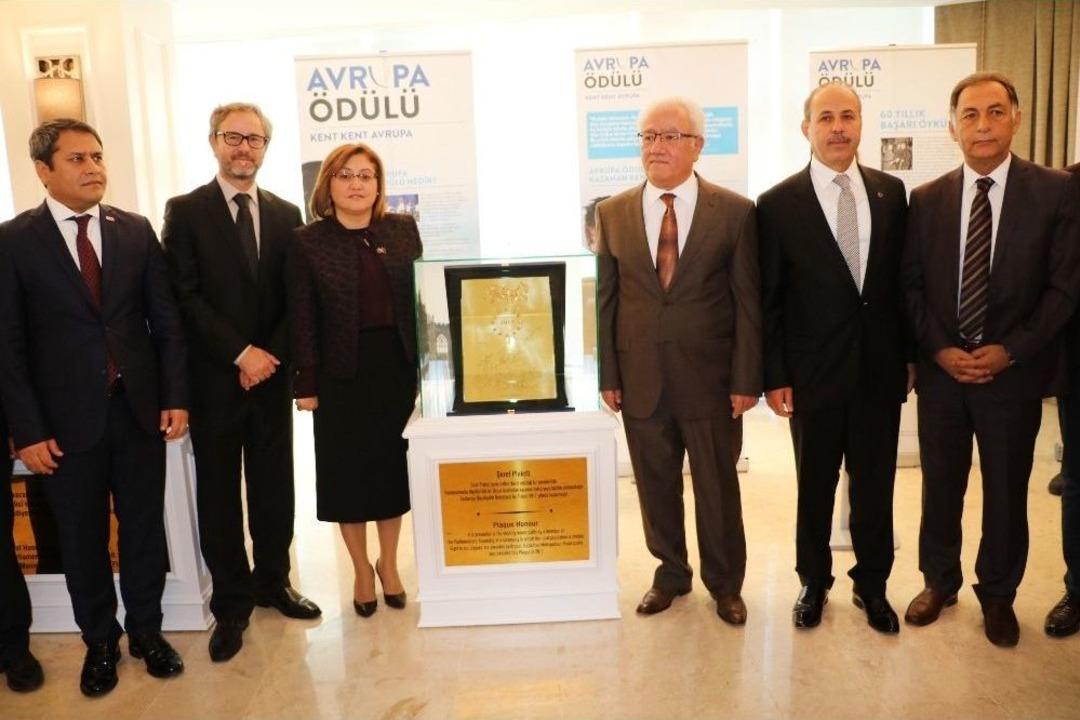 Fatma Şahin&rsquo;e Avrupa Şeref Plaketi