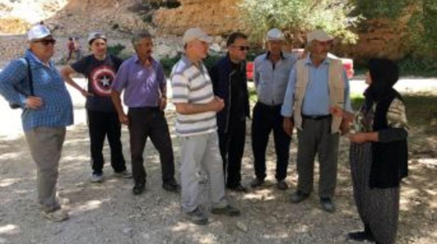 Vali Meral, G&uuml;ldere K&ouml;y&uuml;n&uuml; Gezdi