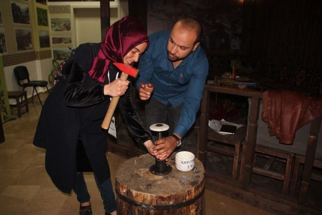 Bu M&uuml;zeye Gelen Herkes Kendi &rsquo;kayı&rsquo; Parasını Basıyor