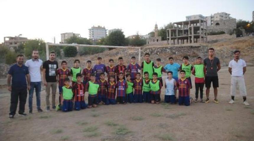 İdilli &Ccedil;ocukların Dikenli Toprak Saha Tepkisi