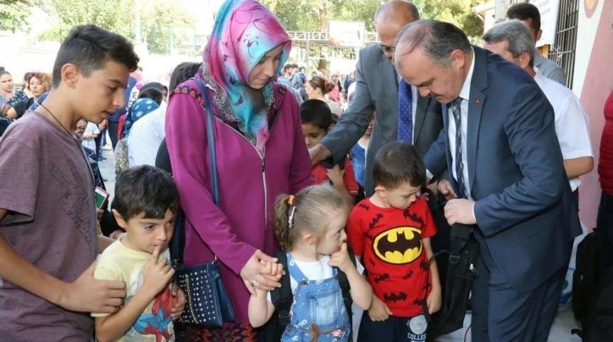 Pamukkale Belediyesi&rsquo;nden &Ccedil;ocuklara Okul Hediyesi