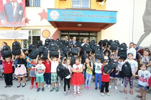 Pamukkale Belediyesi’nden Çocuklara Okul Hediyesi