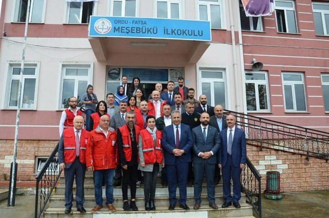 T&uuml;rk Kızılayı&rsquo;ndan 2 Bin &Ouml;ğrenciye 6 Bin &Ccedil;eşit Hediye 1