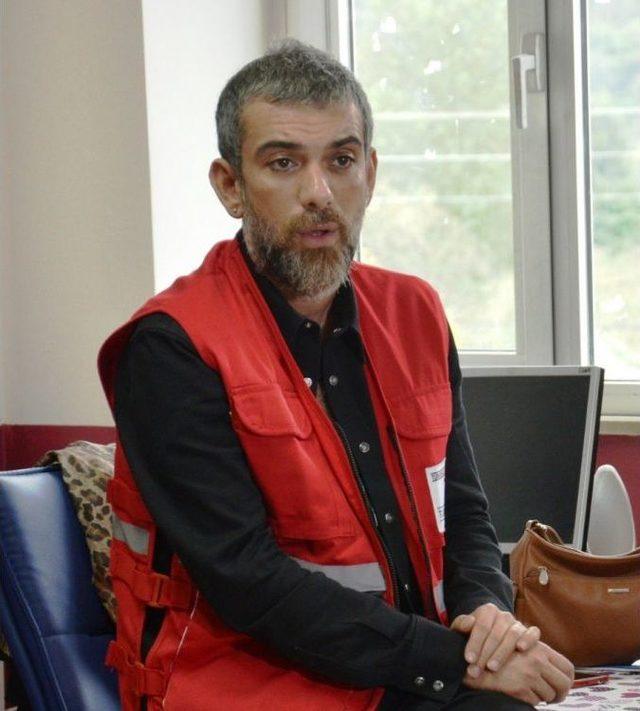 T&uuml;rk Kızılayı&rsquo;ndan 2 Bin &Ouml;ğrenciye 6 Bin &Ccedil;eşit Hediye 3