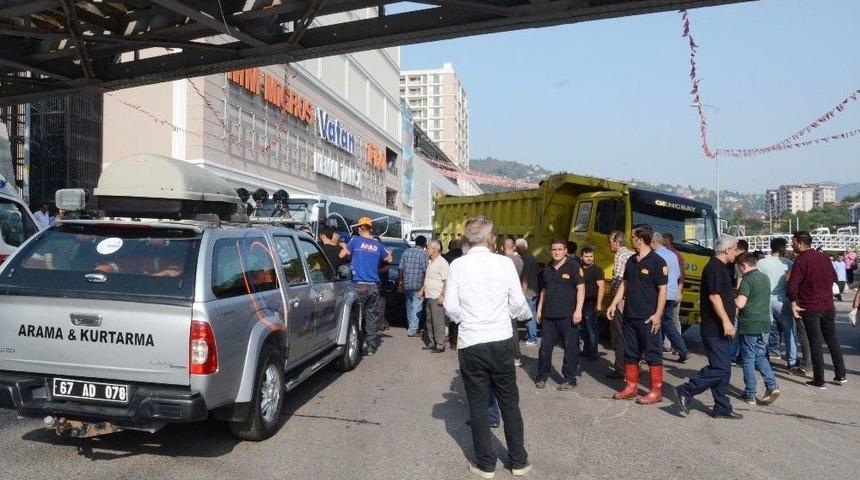 Kamyon Ciple &Ccedil;arpıştı: 2 Yaralı