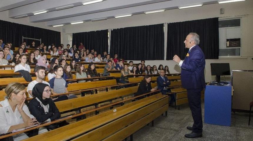 Esog&uuml; Tıp Fak&uuml;ltesi 2017-2018 &Ouml;ğretim Yılı 1&rsquo;inci Sınıf &Ouml;ğrencilerine Oryantasyon Programı