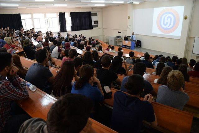 Esog&uuml; Tıp Fak&uuml;ltesi 2017-2018 &Ouml;ğretim Yılı 1&rsquo;inci Sınıf &Ouml;ğrencilerine Oryantasyon Programı 1