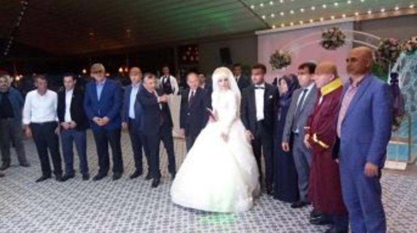 Doğan Ve Burucu Ailelerinin Mutlu G&uuml;n&uuml;