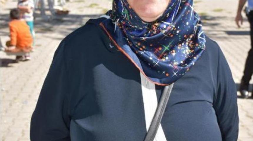 Veliler Yolu Kapatarak Eylem Yaptı