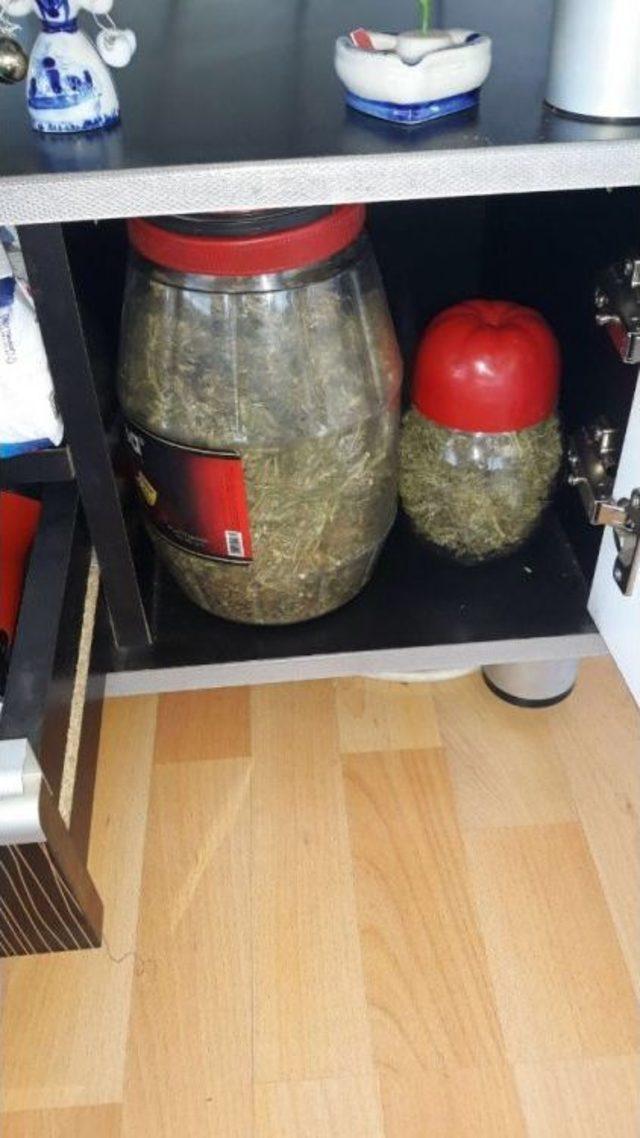 Polisten Uyuşturucu Baskını 1